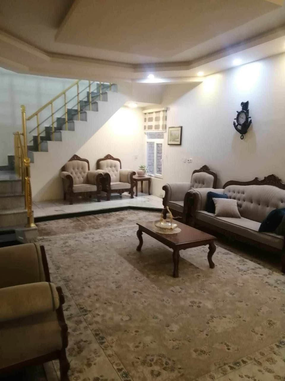 بيت للايجار صار عليه عرض خاص 🥰
في حي الحسين 
مساحته ٣٠٠ متر 
يحتوي على ٧ غرف من غير الملحقات 
للاستفسار اتصل على الرقم 
***********
