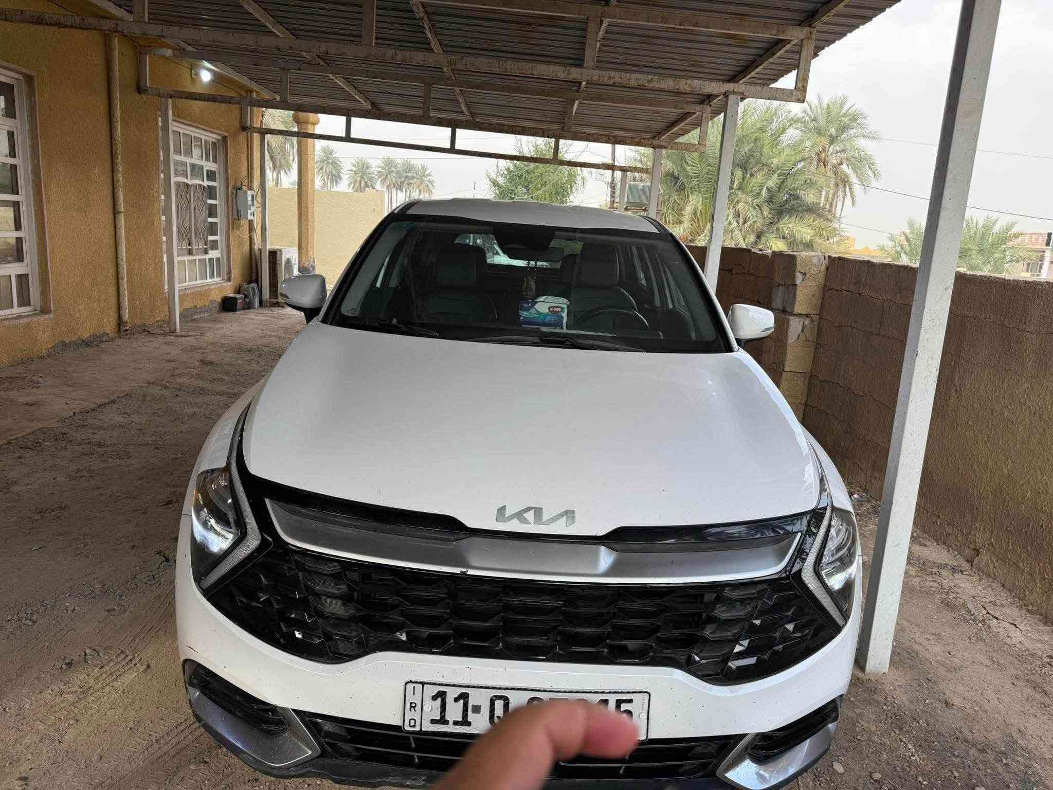سيارة سبورتج موديل ٢٣ وارد امريكي
لون ابيض رقم بغداد فول نضافة داخل وخارج 
شاصي طويل فول مواصفات عدة الفتحة 
ضربة خفيفة جدا خسفات بالبوب ٢ لكن تعديل على الحار 
سعر190بيها مجال
***********
