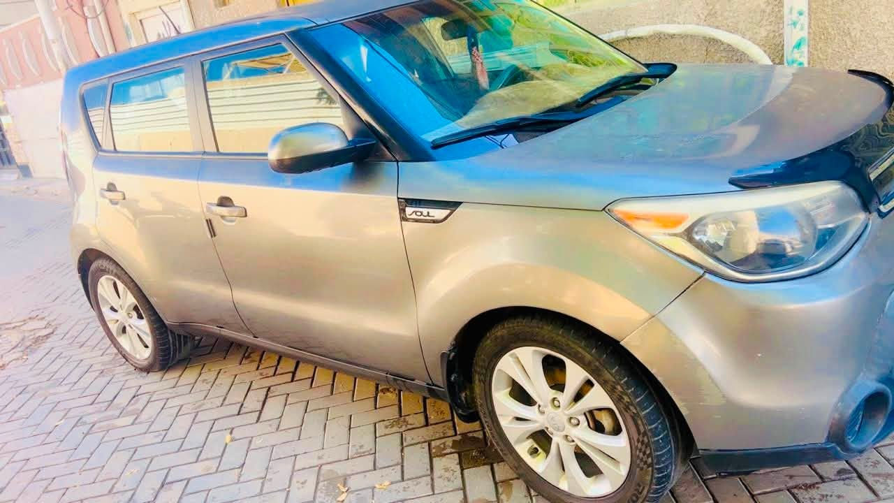 سلام عليكم  كيا صول موديل 15  محرك 2000  محرك. لا بي تخبير  ولا نضوح بي تجي شوف بعينك  مواصفات عادي تحكمات ستيرن مانع انزلاق  وضعيات سيارة نضيفه   شاشه بيه   وقمرة بيه جرد  ولبنيد قليل سعر 97  بيه مجال بغداد  ***********
