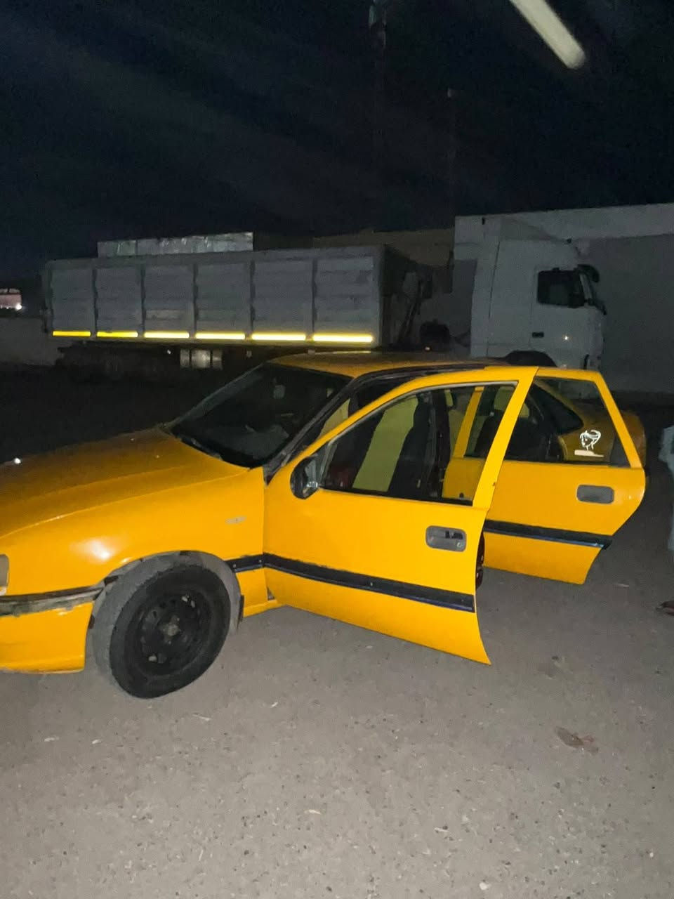 السلام عليكم اوبل فكتره للبيع موديل 1995جام كهربائي محرك 18دفتر بنزين تايرات جديد نقابه مصفر وكاله شرط نضام نقد او اقصاط شراي اتصل متوفر وتساب ***********

