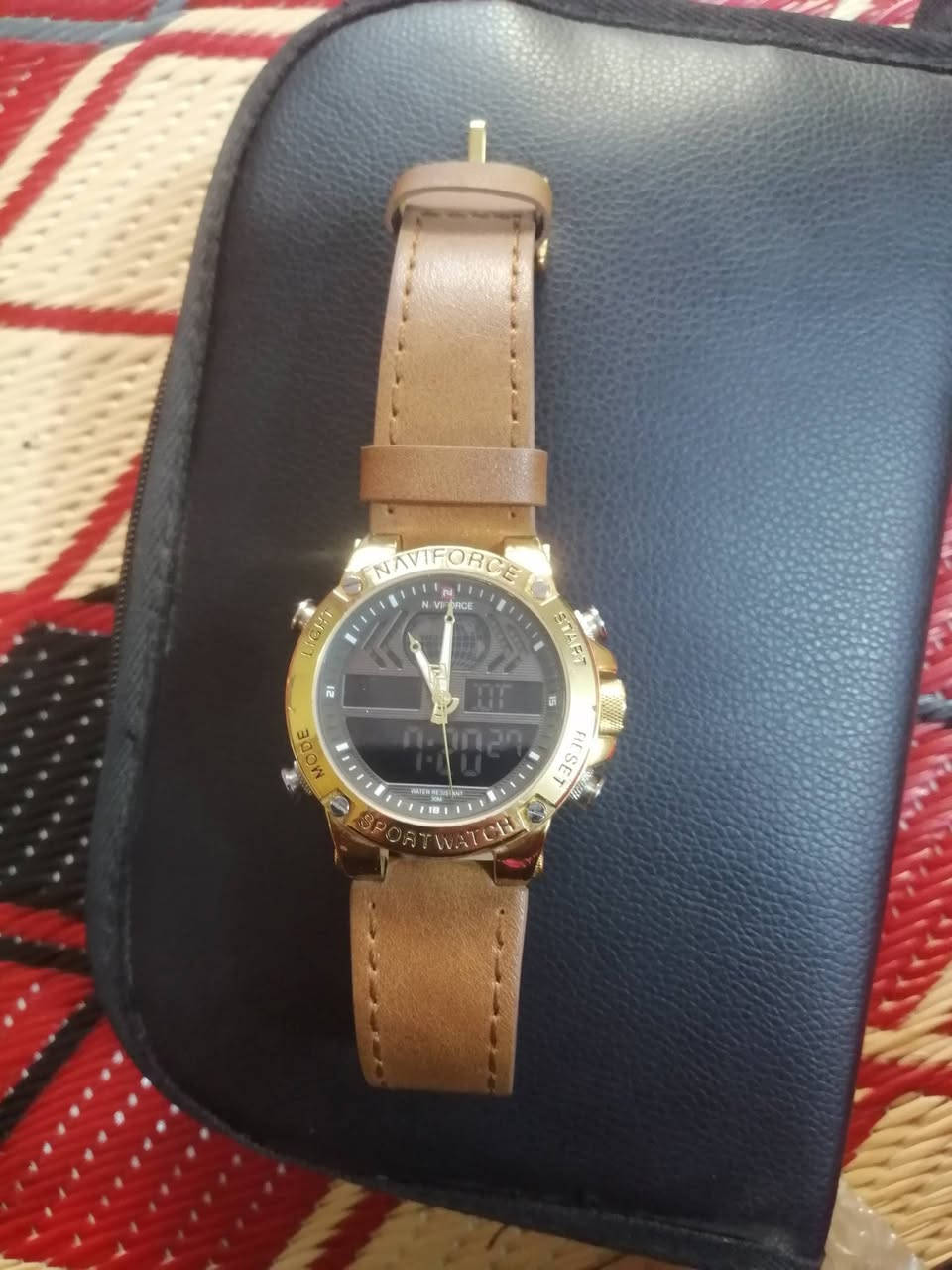 سلام عليكم ٣ ساعات ماركه اصلي باتري مكينه ياباني ابيع شلع ١٣٥ الف بس السوده ام سناتر سعرهه ٨٠ الف الله شاهد بغداد مدينة الصدر *********** توصيل داخل مدينة الصدر بس
