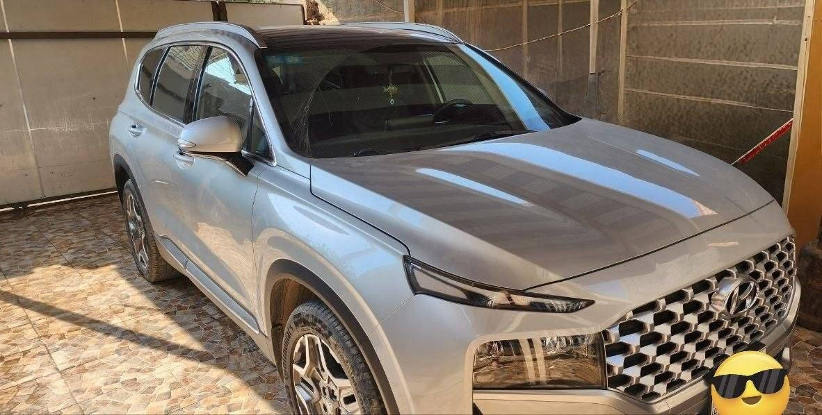 السلام عليكم 
من النوادر بهذا الموديل
سياره سنتافيا خليجي 7 راكب موديل 23 بعده بوضع الزيرو فول الفول لاخير مكفول من الصبغ والتعديل والفتح والتبديل رقم بغداد بأسمي تحويل ثاني يوم سنويه 2029 الون سلفر فضي
السياره ماشي 28 فقط قابل للزيادة
مواصفات 
بنوراما 
دفع رباعي ذكي H trac 
كراسي كهرباء خلفي وامامي 
محرم 3500 MPI نفس محرك السورنتو 26
اناره بالكامل زنون داخل وخارج وعدسات متحركة 
انارة ترحيب عند الاقتراب 
تشغيل عن بعد
جنطه شفط كهرباء 
كراسي جلد بالكامل
حساسات 
رادارات نقطه عمياء
7 وضعيات قياده
دشبول دجتل الكتروني متغير 
كامرات 360 درجه
هاند بريك بصمه
شاحن واير لس
كير بيانو
اشاره ذكيه وتفتح كامره بالعداد مال السياره
ABS SPS مانع انزلاق نضام نزول منحدرات
تبريد بتقنية الكلنر انجماد
مري شفط
منع فتح الأبواب اذا كانت سيارات تسير جنبك
شفتات ستيرن للقياده الرياضيه
وبعد هواي مواصفات بيه السياره سعر السياره 275
للاستفسار ***********
