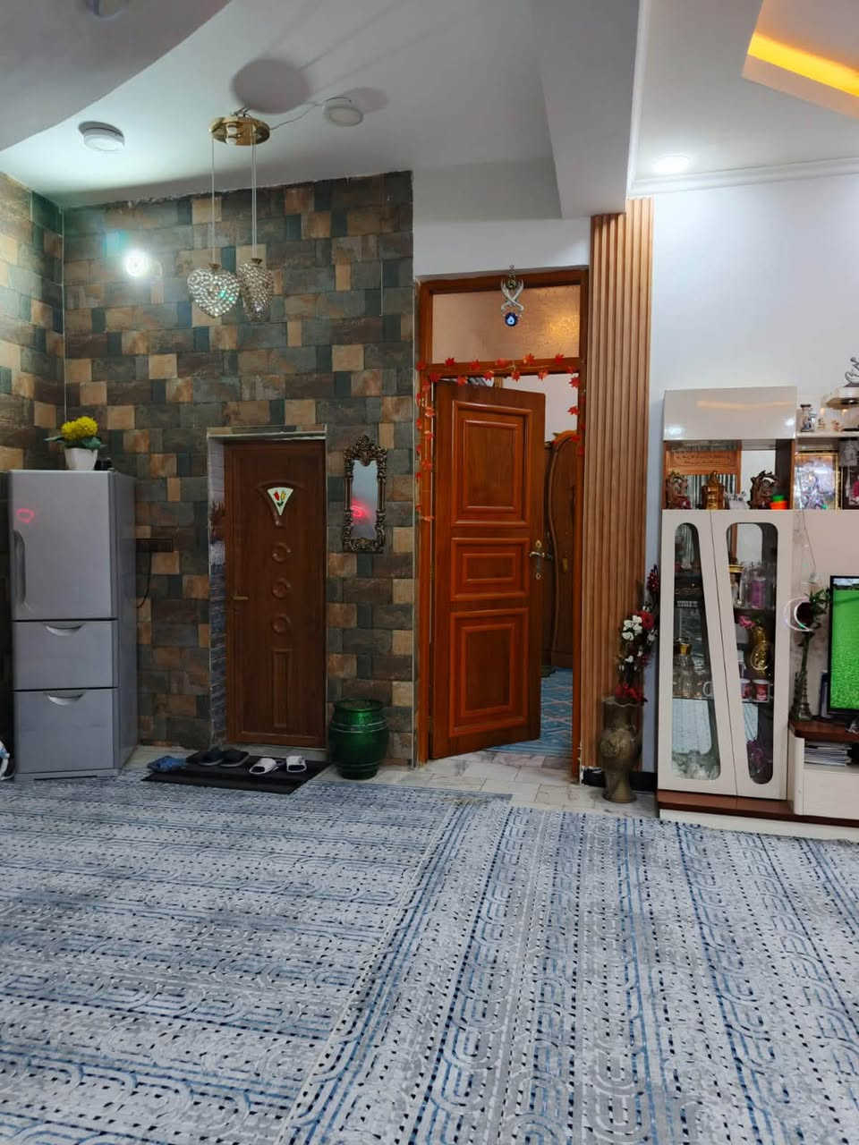 بيت للبيع منطقة الشموخ (قرب مجمع ابو لانا )
المساحة 150 

الواجهة 7 ونص 

النزال 20 

بناء حديث 

للتواصل والاستفسار اكثر 

الرقم *********** مكتب تينا
