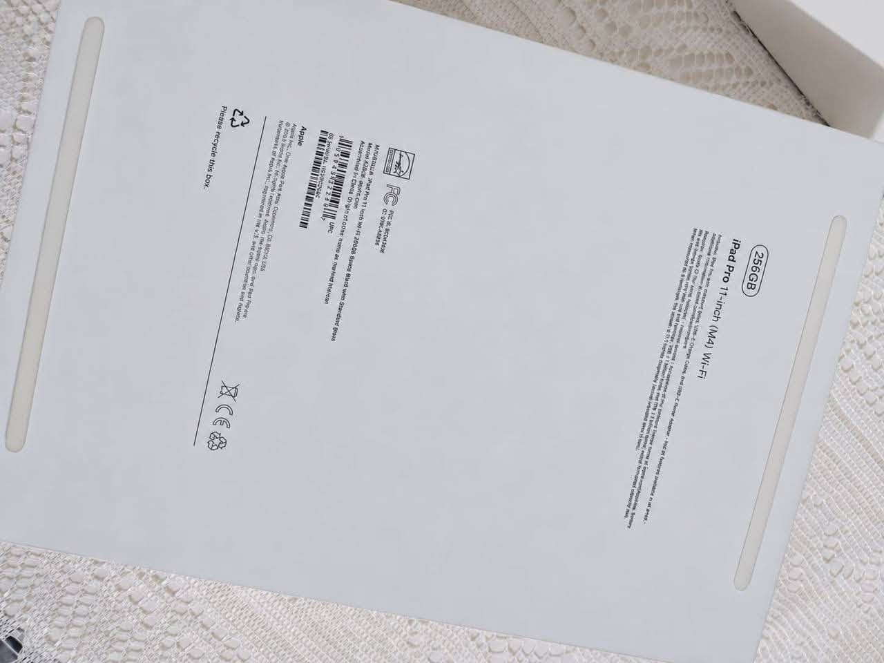 ipad pro ( M4 )
ايباد برو M4 
الشاشة  11 inch
الذاكرة 256 
النظافة 100% 
البطارية 90
 مع كامل الملحقات الاصلية للجهاز
الواتساب ***********
