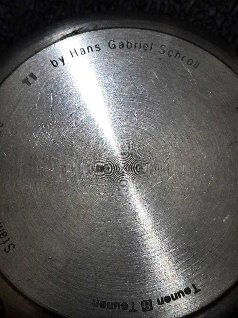 السلام عليكم، 
#ساعة_جيبي
 Teunen Teunen
نوادر الساعات الجيبي بنظام GMT بساعة 

by Hans Gabriel Schroll
صممت بواسطة
 هانز گابرييل شرول  
مصنوعة في المانيا 🇩🇪
فولاذ مقاوم للصدأ وزجاج مقاوم للخدش، زنجيل مدمج بالبدي 
ماكنة فرنسي كوارتز 
نظام GMT مع نافذة قراءة التقويم 📆 
قطرها 48 من غير الدگمة

فقط 100 الف 
***********
واتساب فقط
