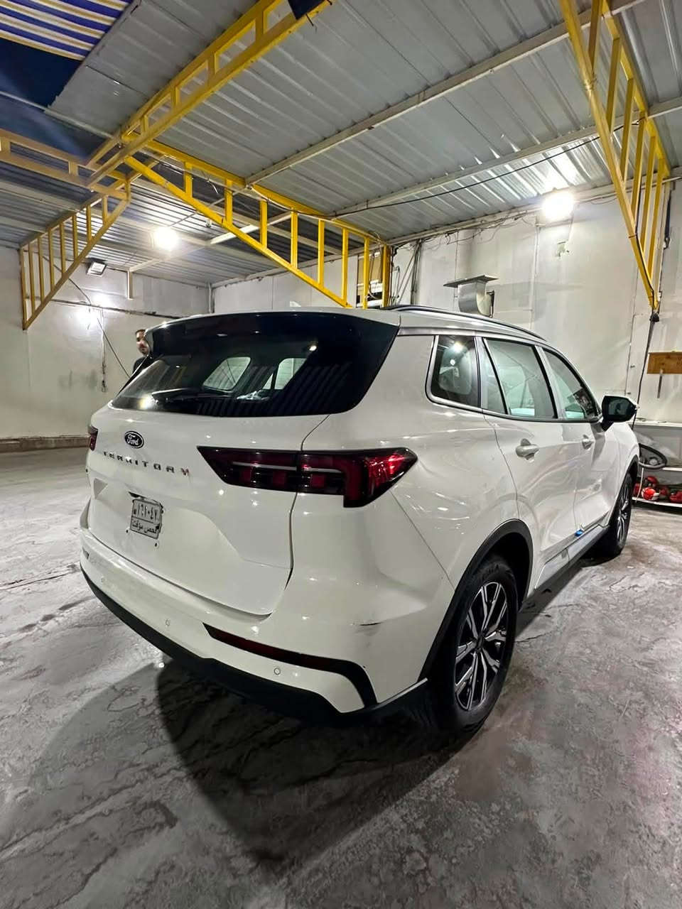 فورد فئة امبينت
Ford territory فئة ambient
‎موديل2026 
وكاله زيرو جديده كلش 
ماخذه من شركة القاصد 
ضمان 5 سنوات من فورد
حره تترقم بغداد ماشيه ٧ الاف كيلو
مواصفاته
 محرك 1.8LTurbo EcoBoost
4 سلندر
إضاءة LED نهارية
عدسات زنون
ويلات كروم
شاشة متصلة + عدادات ديجيتال
تحكمات ستيرن
كير ماوس
مقاعد جلد
بصمة تشغيل
كاميرا خلفية
حساسات خلفية
Auto Hold +  هاند بريك كهربائي 
تبريد خلفي
ضمان 5 سنوات من فورد

مكان سيارة كربلاء
فقط شخط بالدعامية واضح بالصور  
سعر 185$ وبيه مجال 
موجود فيس وتساب 
***********
