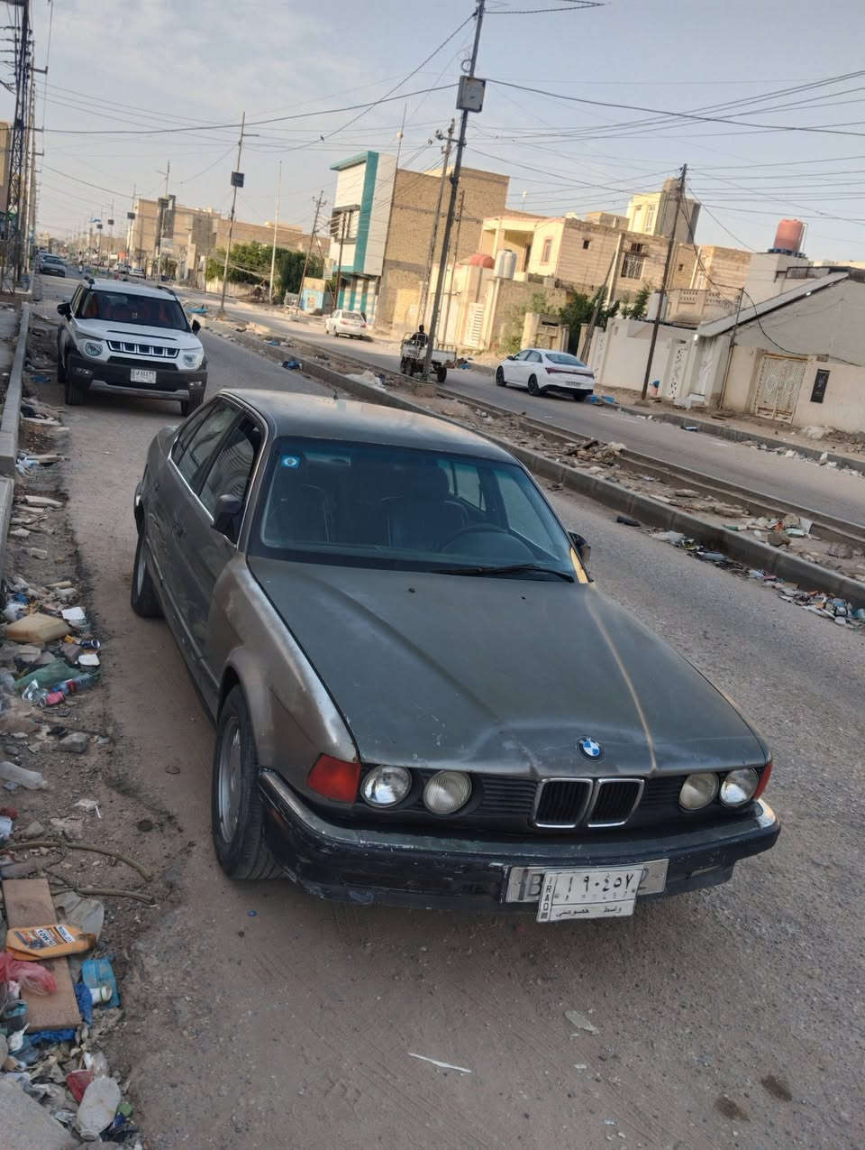 السلام عليكم بيئم للبيع موديل ٨٩ بيها حادث  ابيع على وظعهة تمشي وشغالة كير ومكينة وحدادية مكفولات سنوية لل٢٩ بس شرطه المداورة الياخذهة كون يدور أو مراوس بمارسدس جامبو حتة لو ازيدة قبل الحادث مكفولة من الظربة مكانها ناصرية مركز  السعر (27)وبيها مجال قليل ***********
