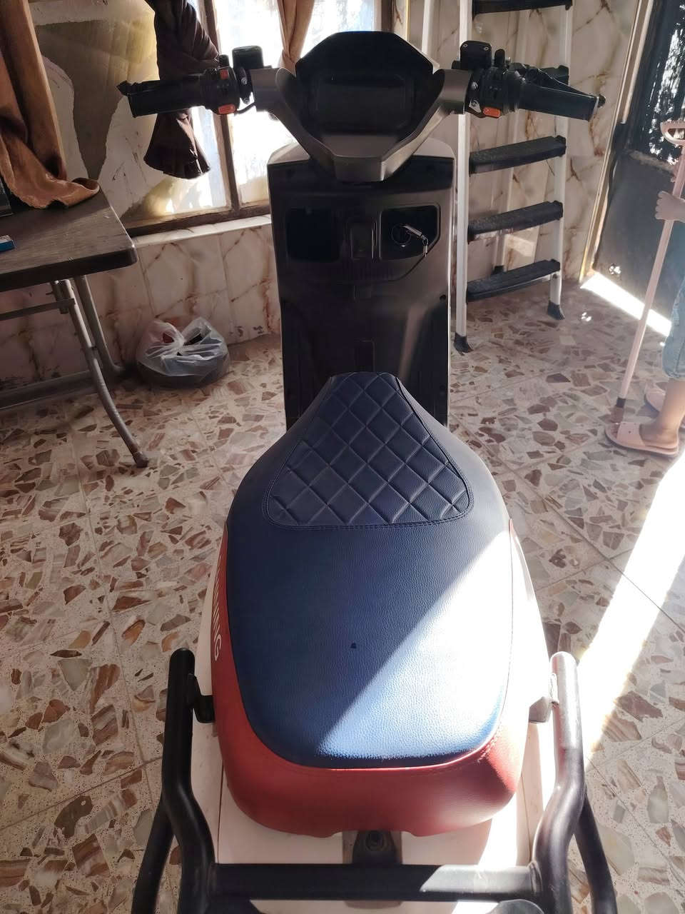 دراجة شحن صار شهرين من ماخذها فول مواصفات 2025 ماخذها ب800 الف رايدها ب700 بس الشراي راسلني على صفحه لو خابرني ***********

