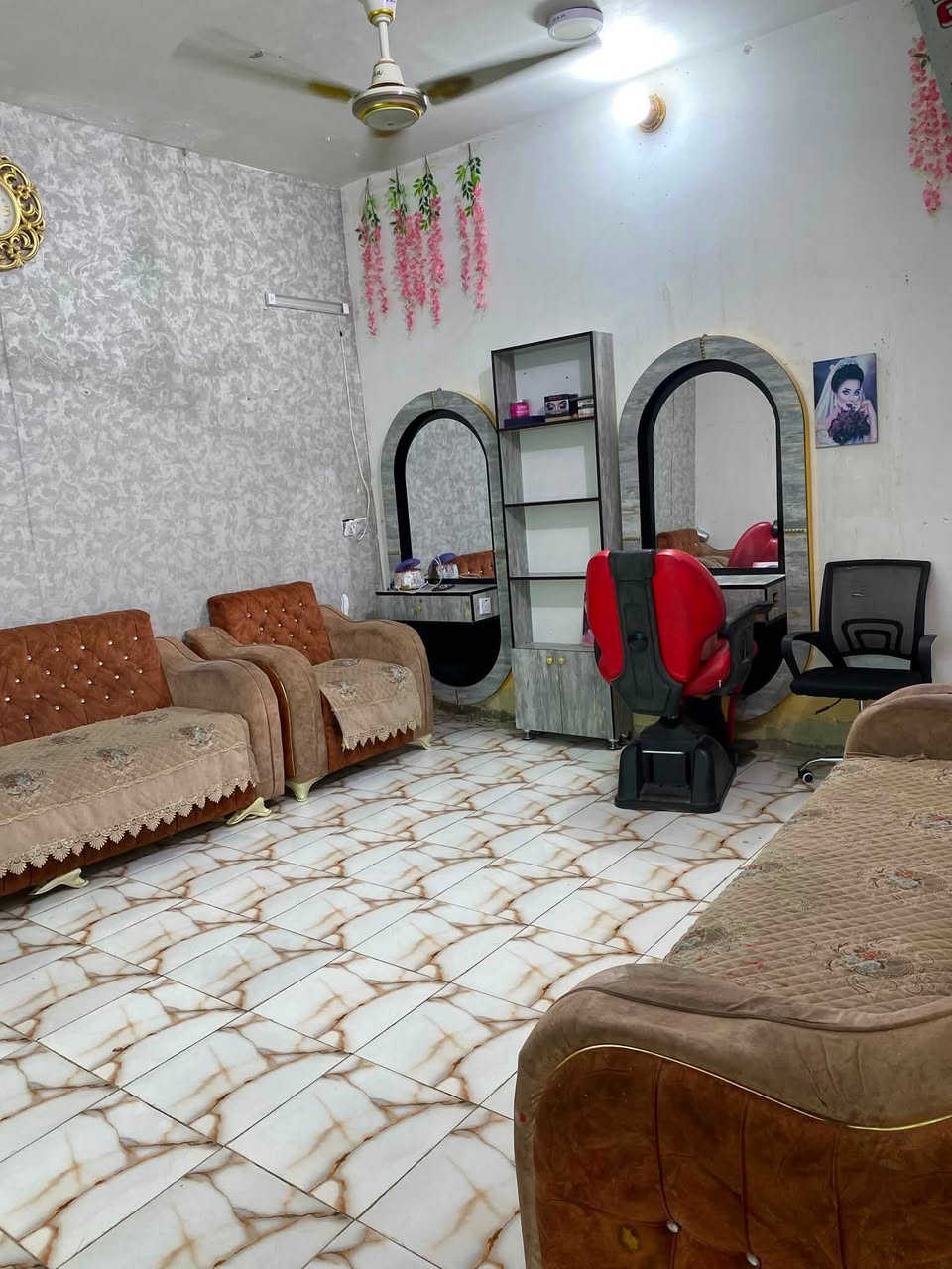 بيت اصلاح زراعي للبيع مكاتبه فقط 
غرفتين وهول ومطبخ واستقبال مساحه 170 متر 
العنوان بابل شارع 80 البزل مال حي العسكري الي مقابيل مخبز مهند نهايه البزل 
السعر 20 بيه مجال بسيط 
الرجاء الموشراي ليتصل ولا يدخل يعلق 
لشراي فقط ***********
