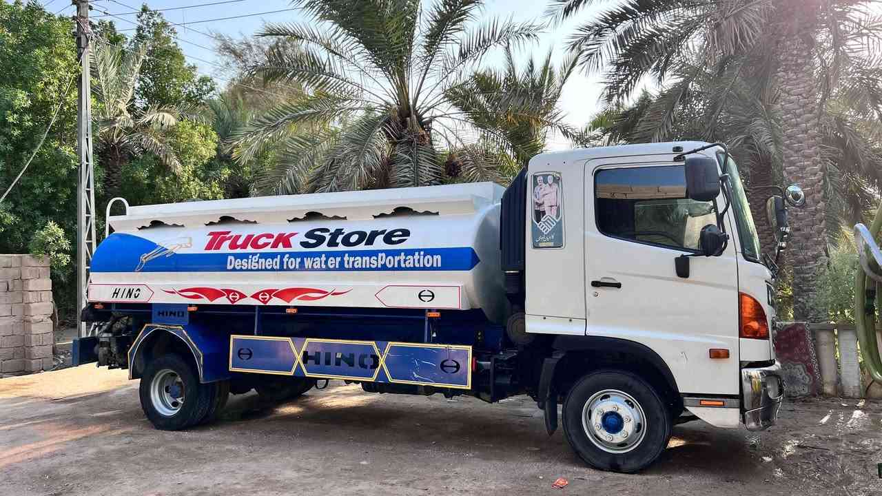 شاحنة • نفط أو ماء