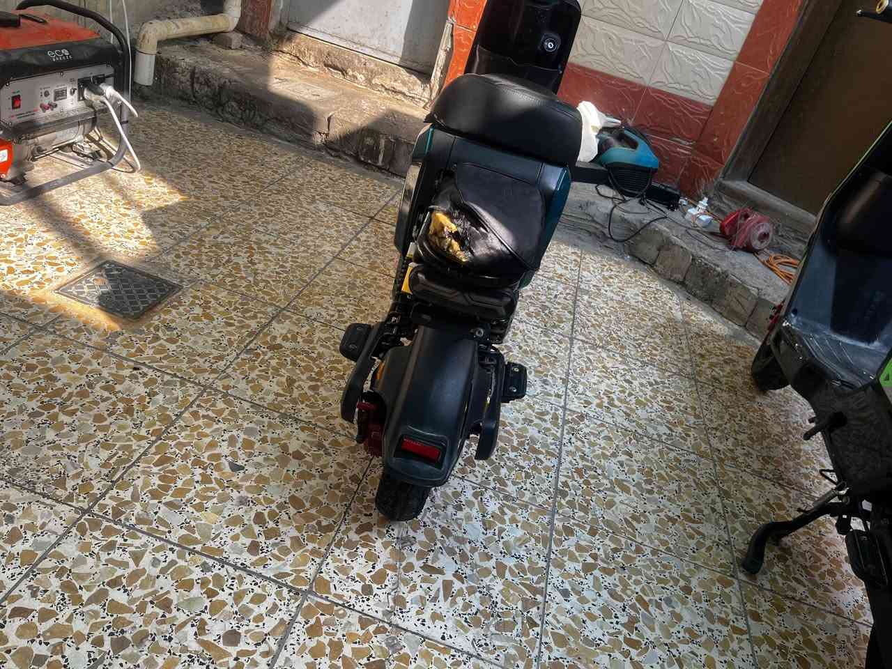R9 
بدون بطاريات نضيفه سعرها 
150 بيه مجال قليل 
***********
واتساب موجود
بصره القبله
