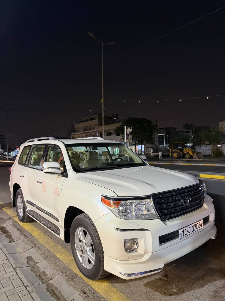 السلام عليكم
لاندگروز GX.R 2012
السيارة جديدة مكفولة 
بيها ملاحضات بارد بالباب الخلف باب السائق ورصعات خفيفة بالقمارة فقط 
سيارة جديدة متعوب عليها الله شاهد 
عارضيها ب315
***********
