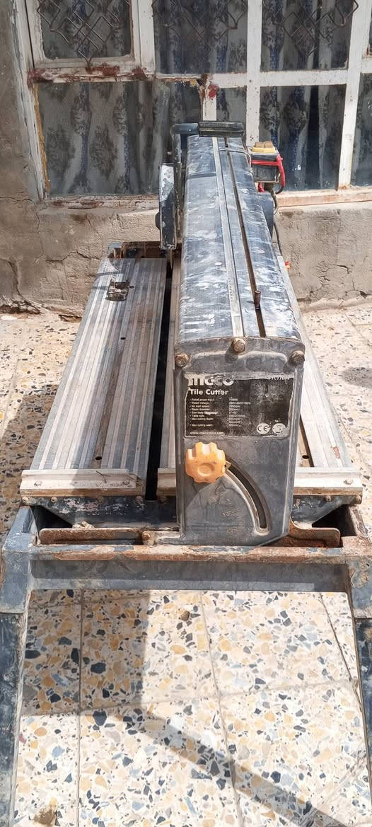 قاطعة مرمر بورسلين مستعمله تقطع طول متر وعشرة نظيفة للاستفسار الاتصال على ***********
