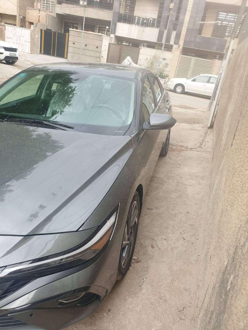 النترا هايبرد ٢٠٢٥ للبيع
النترا هايبرد ٢٠٢٥ وارد امريكي فول 
ماشية ١٤ الف  بدون صبغ بدون تبديل
السيارة بحالة الزيرو برغي ما مفتوح راديترات 
بلادية وكلشي بيها بلادي
فتحة وبصمة وصندوق ذكي واوتو هولد ورادارات ونقطة عمياء وهاند بريك بصمة 
وبقية المواصفات المعروفة 
سيارة تبريد ثلج وكلش نظيفة 
حادثها الجاملغ الامامي اليمين تعديل على البارد فقط وصور الحادث موجودة 
السعر ١٥٨
للاتصال ***********
السيارة رقمها بغداد موجودة في حي الاعلام قرب تقاطع درويش
