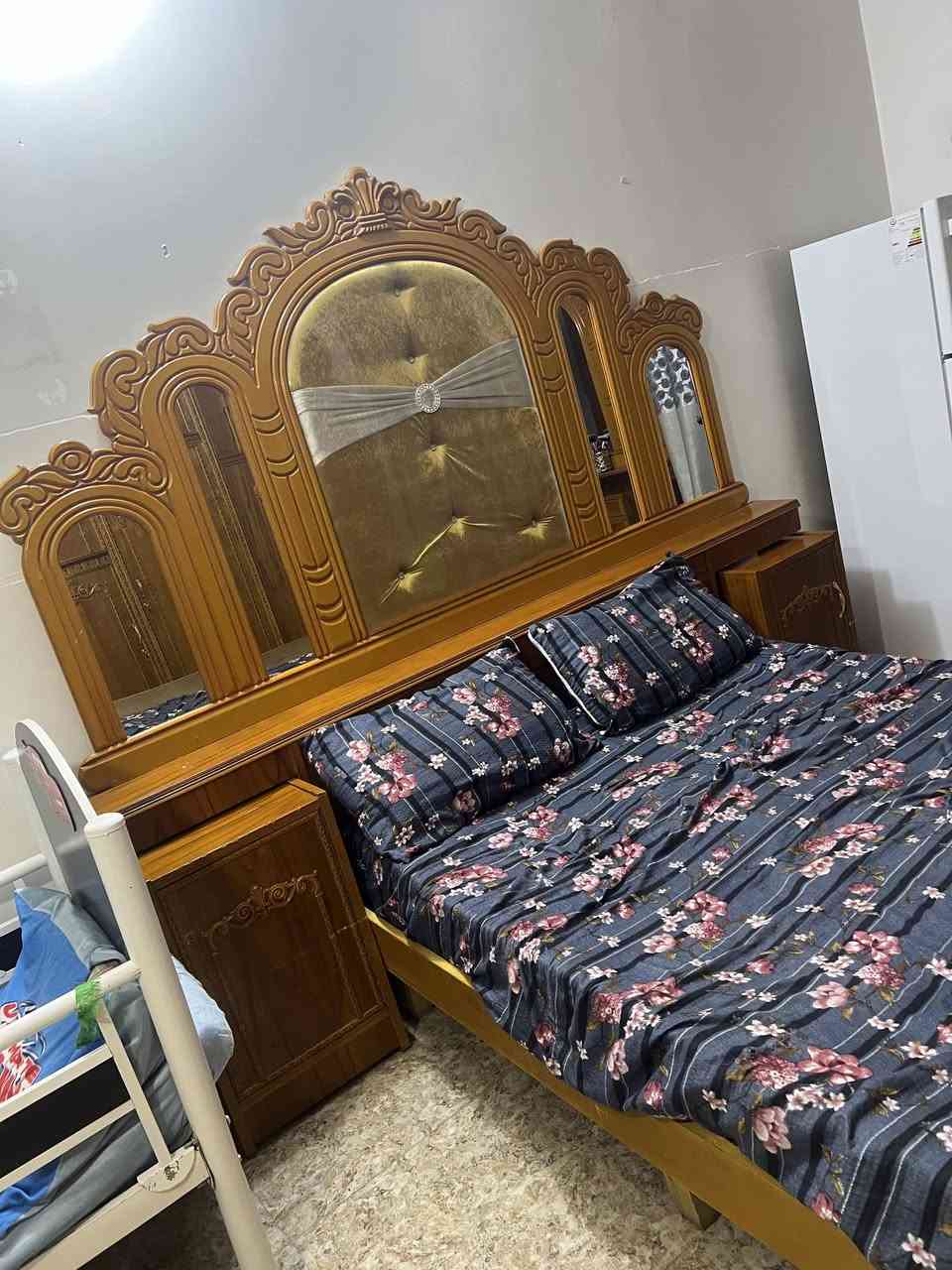 غرفه نوم خشب عراقي نظافه 90‎%‎
سبع قطع المكان بغداد مدينه الصدر 
لاتصال ***********
