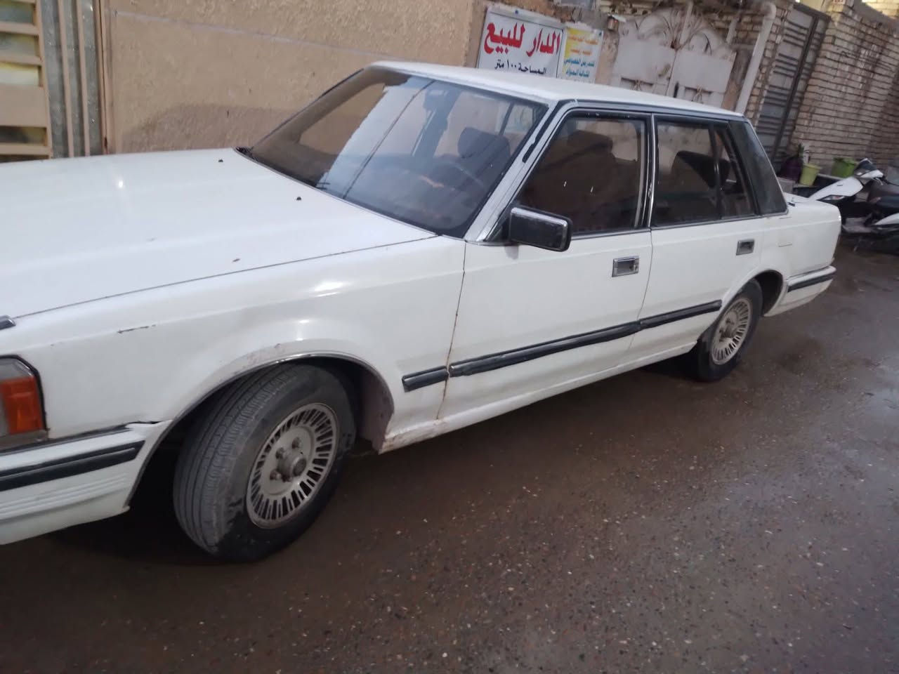 السلام عليكم سيارة سوبر موديل1985
الون ابيض رقم نكليزي بغداد سيارة جاهزة ونظيفة وتبريد شغال السعر45ورقة وبيها مجال للشراي 
مكاني بغداد الشعب 
رقم***********
