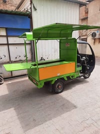 مندوب توصيل • داخل الكوت • توصيل غراض