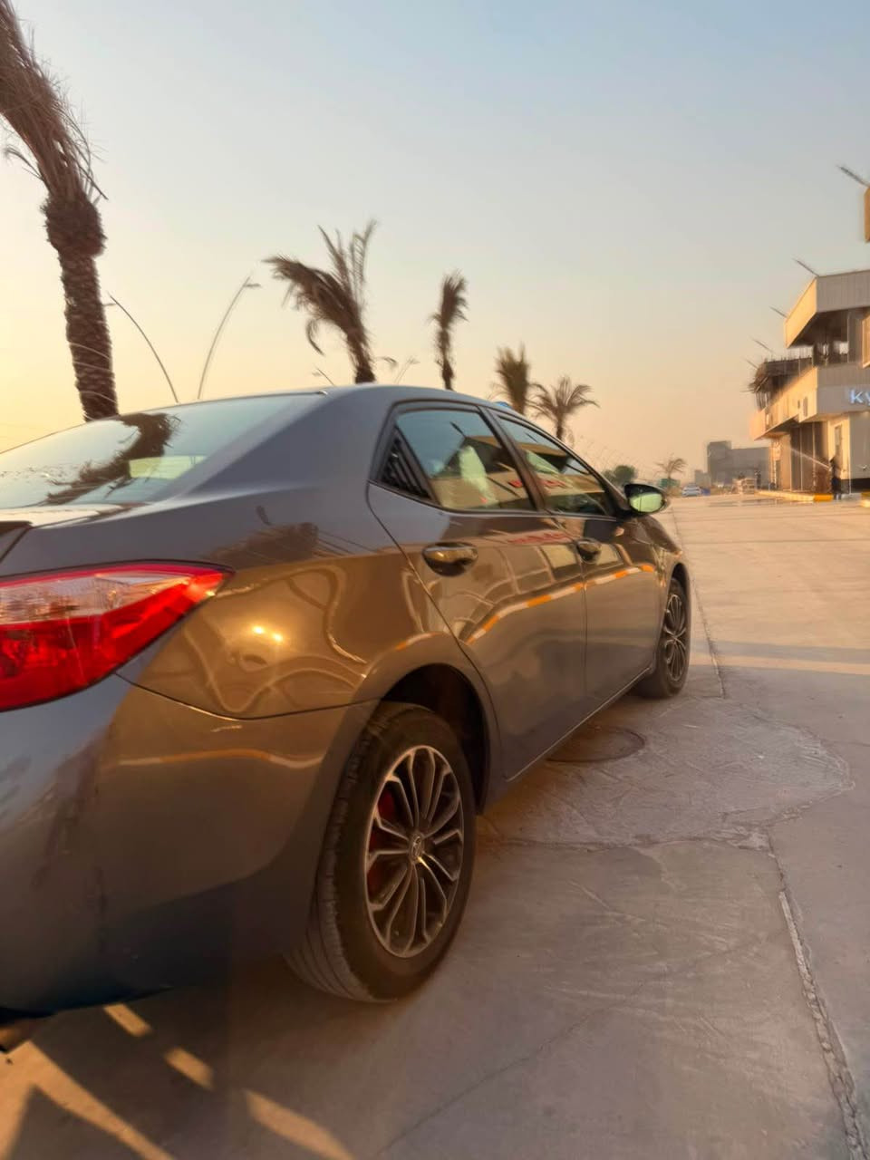 كورلا 2018 

سيارة نضيفة وجديدة كلش داخل وخارج كلشي شغال تبريد ثلج تدفئة خيير وبركة حتى نضام الايكو شغال انضمة قيادة ثلاثية محرك 1800 اقتصادي جداً 

السيارة بيها مكانات رش صبغ اثر جراد ابيع حزام مكفولة من الدواخل رقم سليمانية هزة وسنوية ورقم جديد تحويل ثاني يوم 

السيارة مكانها بعقوبة رقمي 
***********
*********** بعقوبة, ديالى
