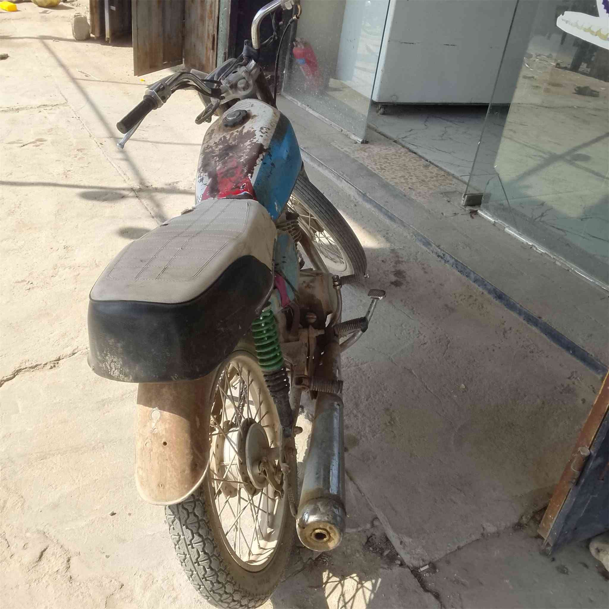 اربعه كير كلك مكفوله سعره 200وبيه مجال قليل مكينه ناعمه تخبل مكان كربلاء الحسينيه هاذه رقم ***********
