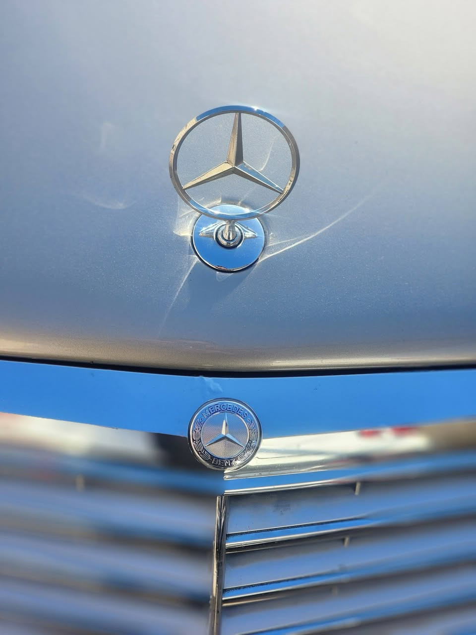 🔰 مرسيدس بنز E-Class (W211 / أم عيون) 2008
🔘 رقم بغداد (دولي)

🟠 المواصفات
• ⁠محرك 6 سلندر (شد بلاد)
• ⁠اللون الخارجي: أصفر ذهبي مميز | الداخل: بيجي وعسلي
• ⁠فتحة سقف
• ⁠تحكم مقاعد (كشنات) + تدفئة مقاعد
• ⁠تحكم عجلة قيادة (ستيرن) + مثبت سرعة
• ⁠إشارات بالمرايا
• ⁠دخول كلين فيديو موجود .
بدون ضربه 
' منظومة تبريد جديده نقصها فقط غاز 

✅ الحالة
• ⁠جاهزة من كل شيء (محرك وكير /حدادية بحالة ممتازة)

📍 مكان السيارة: ذي قار / قضاء الرفاعي

☎️ : ***********
