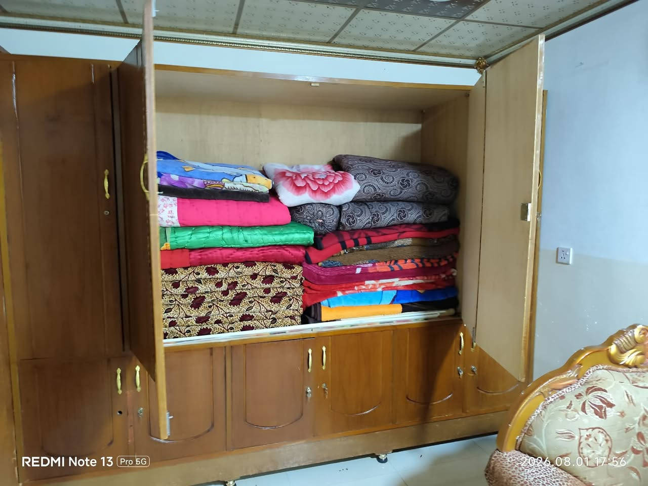 سلام عليكم كنتور اسليمانيه للبيع قطعتين احطاطه خشب درجه اوله مابي اي عيب شراي يتصل او اراسل ***********
سعر ٤٥٠مع المجال
