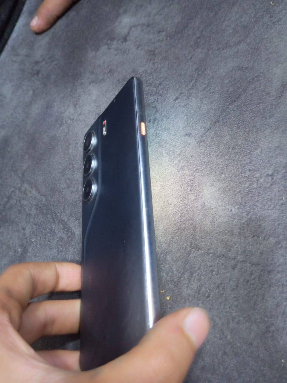 تكنو كامون 40برو g5
الذاكرة 256
شاشه غير مصطح 
ما مفتوح كل شيء مابي 
للتوصل عل خاص أو عل، رقم ***********

نص مكتوب في الصور:
- سيارة السيدان العائلية التي صممت بروح سباقات الرالي استكشاف @POURING