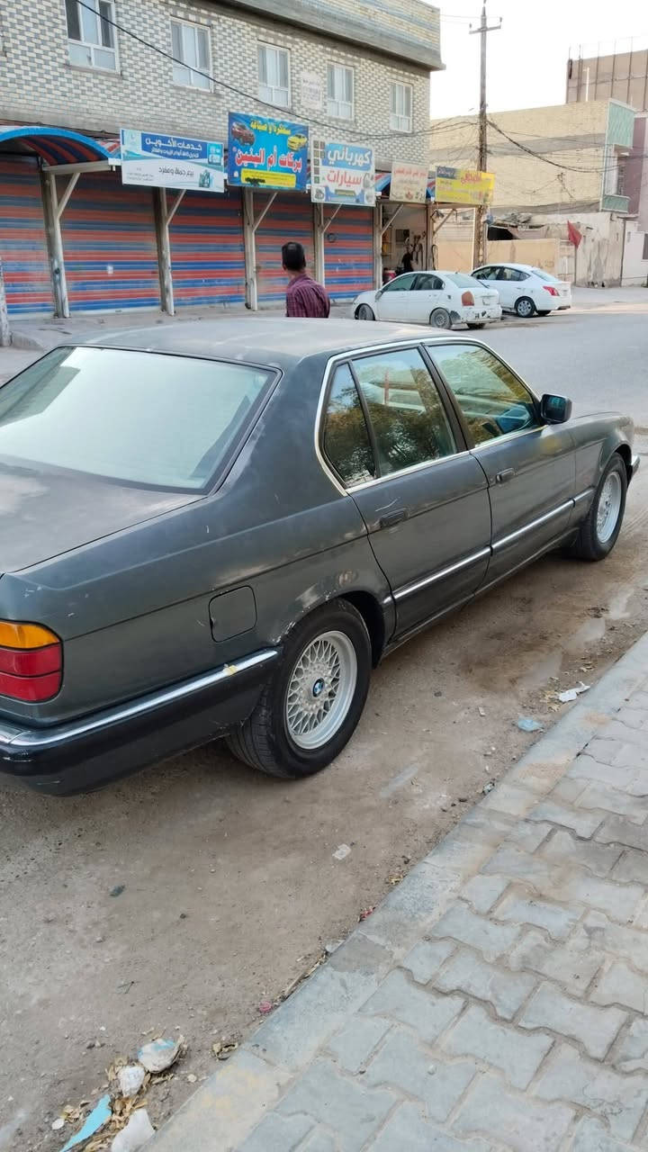 السلام عليكم
للبيع 753i بليته وسنويه 
موديل 1990
لون رصاصي غير محدد
مكينه وكير خير من الله تبريد شغال
حداديه خلفيه 100/100 توني شاده 
حداديه امامي نص عمر دبلات جدد شادهن 
تخم تاير جديد 
باتري جديد 
 السياره عوزهه صبغه لونه جراد وسابقا مصبوغه حزام اثر طخات بسيطه مكفوله من الضربه القويه وتبدي جمل قطع 
بيه اكسل 3.23 مال 8 يعني رون ناصي 
كروز سرعه شغال كهربائيات شغاله 
اصل بردات خلفي وبوب 
السعر 60. بيه مجال 
للاستفسار اكثر ***********
