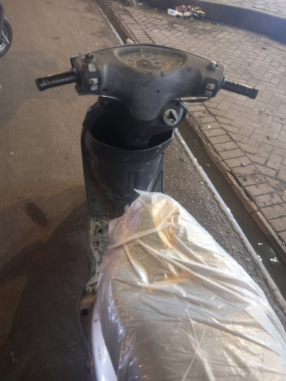 يومين سلام عليكم دراجه بريز كلها شغاله بيها خيط دخان و نقص كلوب مال لايت نكره كفرات بلادي كابريتر تجاري قبل شديتها مكاني مدينه الصدر الحبيبيه سعر ٤٠٠ شراي هذا رقمي ***********
