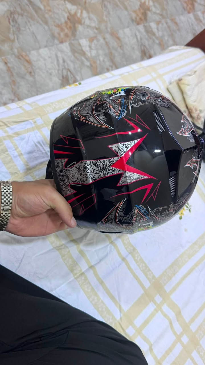 السلام عليكم
خوذ مال هارلي ومال قفاز ماركات اصليه كلهن موشمات ونضيفات ممستعملهن

سعر الخوذه الأولى مال قفاز الي موشمه 50 الف 

سعر الخوذه الثانيه مال هارلي الي امبطنه جوزي 45 الف

سعر الخوذه الثالثه الي جايه ساده ومبطنه وبيها مناضر 35

اسعارهن معروفات وشخط مابيهن 

مكاني بغداد حي الاعلام متواجد خاص 

هاتف او واتس ***********
