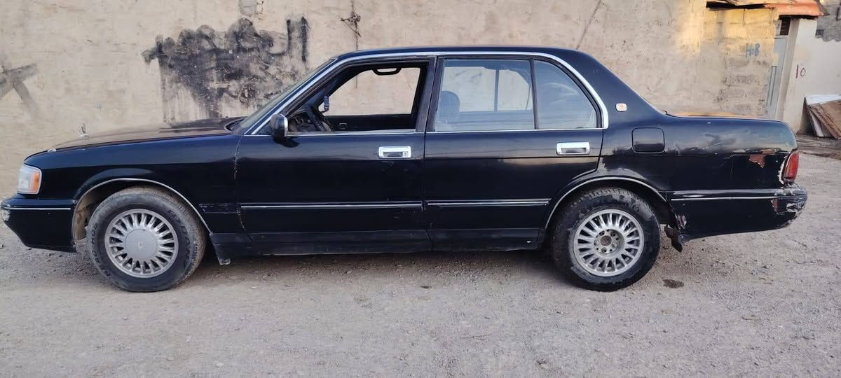 السلام عليكم 
ارنب 93 فول توماتيك ويرمنيه كله شغاله كير محرك شرط بسمي تريد تحويل تريد وكاله اسياره كله وضع شركه السعر 40 بيه مجال الرقم ***********
