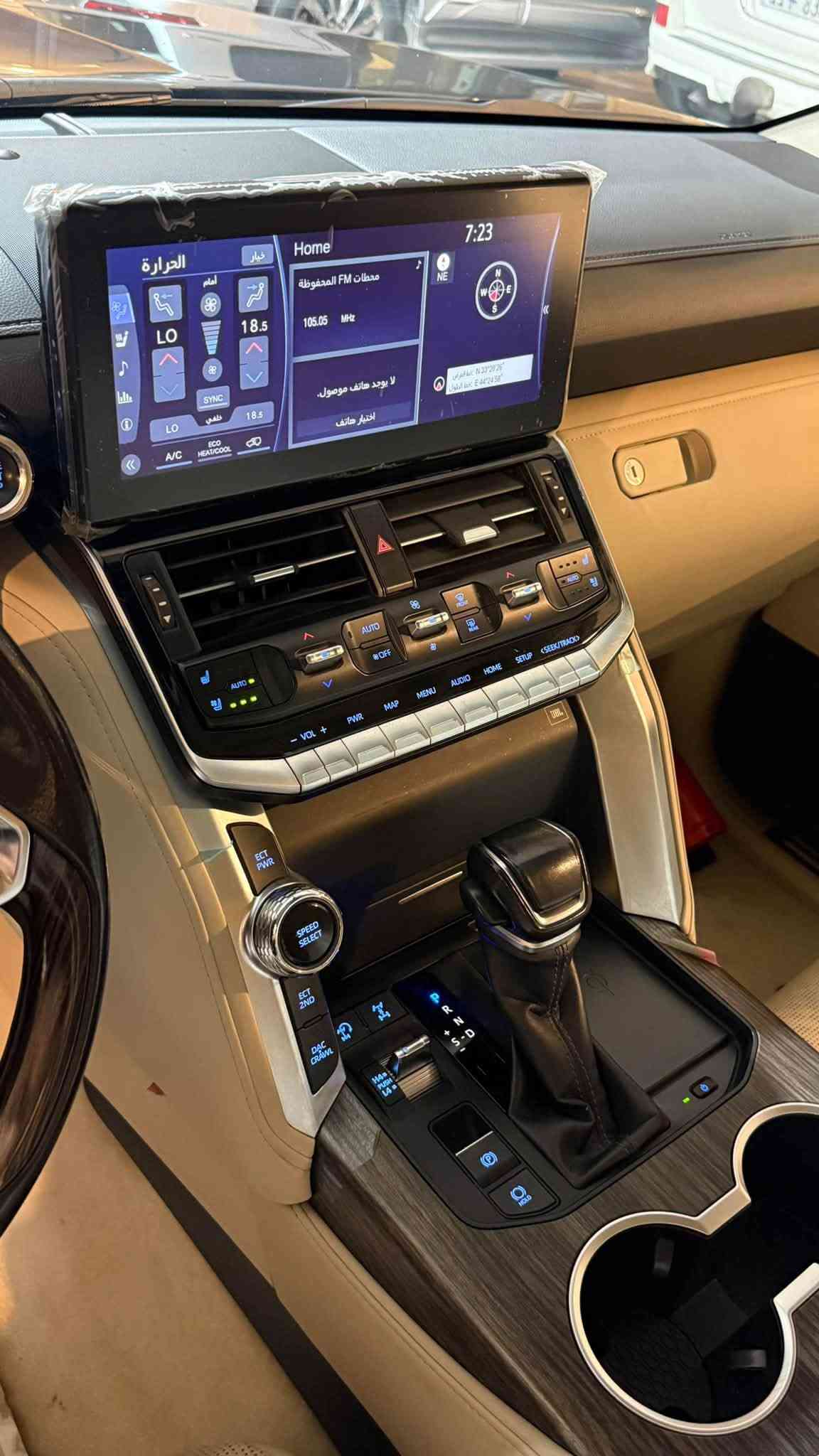 السلام عليكم 
لاندكروز VX 2022 
مكفولة 
كشنات خلفية كهرباء 
صندوك كهرباء 
كراسي خزن 
كشنات تدفئة تبويد 
كشنات كهرباء 
كراسي خلفية تبريد 
سماعات JBL
عداد شاشة 
لايت LED 
شاشات خلفية جبيرة 
شاشة امامية جبيرة 
محرك 4000 
مري شفط 
سايد برسك دكمة 
اوتو هولد 
ماوس انضمة قيادة 

السيارة ساز اصلية 
ماشية 70 الف 
مكفولة عدا رصعتين كلش صغار 
مطلعيهن PDR
مغلفة PPF

السعر 63 الف وبيها مجال 
السيارة VX مو عادية 

***********
