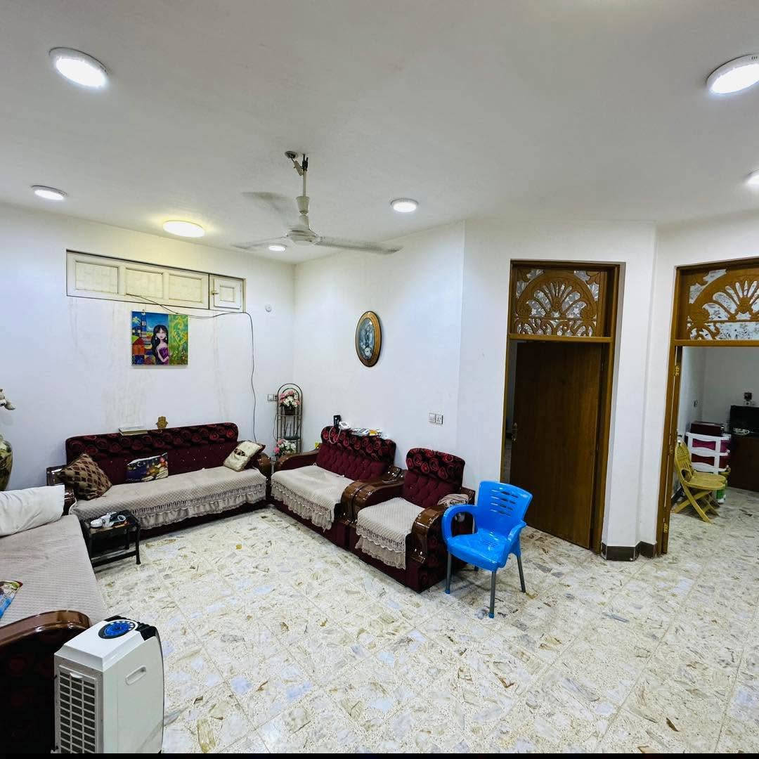 السلام عليكم / من رخصة الادمن للبيع بيت بزوير مساحته ٢٣٠ م سند بستان صرف بناء حديث سنة ٢٠٢٥ طابق واحد يحتوي على غرفتين نوم كبار وصالة وهول ومطبخ وصحيات ٣ السعر ٢١٠ وبي مجال للإستفسار الاتصال على الرقم ***********
