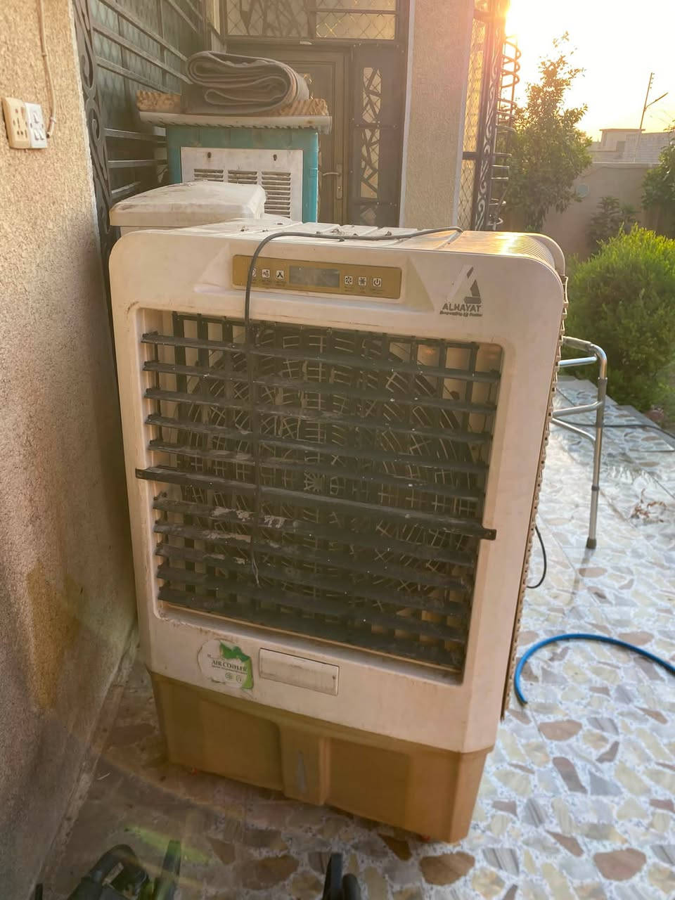 سلام عليكم مبردات للبيع
مبرده كبيره ٤٥٠ الف جديده استخدام شهرين
ومبردات اصغار على ١٠٠ الف الوحده وبيه مجال 
اتصال ***********
