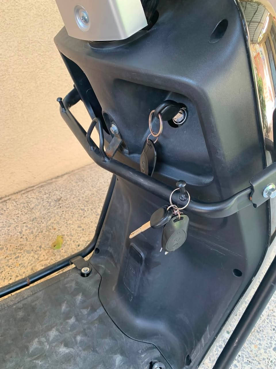 ماطور شحن
سويجين وبصمتين وكارتين
ماطور حيل نظيف
بي بطاريات مبدله
انطيك ٥ بطاريات شرط ووحده تعبانه
اقرا المنشور زين وخبر
ب٦٨٠ الف بي مجال قليل
***********
