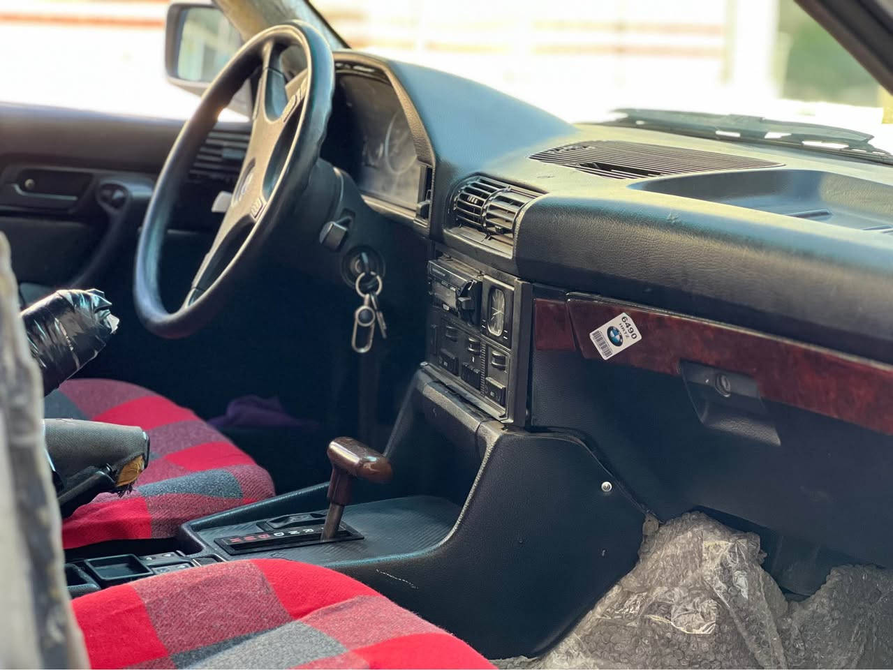 BMW
مۆدیل 1991 
525فولی ئۆتۆماتیک
سڵایت 
جام کارەبای 
مەکینە525
گێڕ و مەکینەوئاڕم پلاسیک سلێمانی بەشەرتی ئەوەلیات
ناو فۆرمیگا
پێش و پشتی کراوە بە M
ویل حەسیر 
دوو جام کارەبایە 
دەبڵ ساڵانسا
لایت ئاڵقی پێش پان
جوابی چات نادەمەوە تەلەفون بۆساحێب سەیارەکەکن لەگەڵ ڕەسمەکانەداناوە
نرخ 32
ژ/م***********یان*********** أربيل, العراق

نص مكتوب في الصور:
- ره قه م خاوه ن سه ياره *********** يان ***********