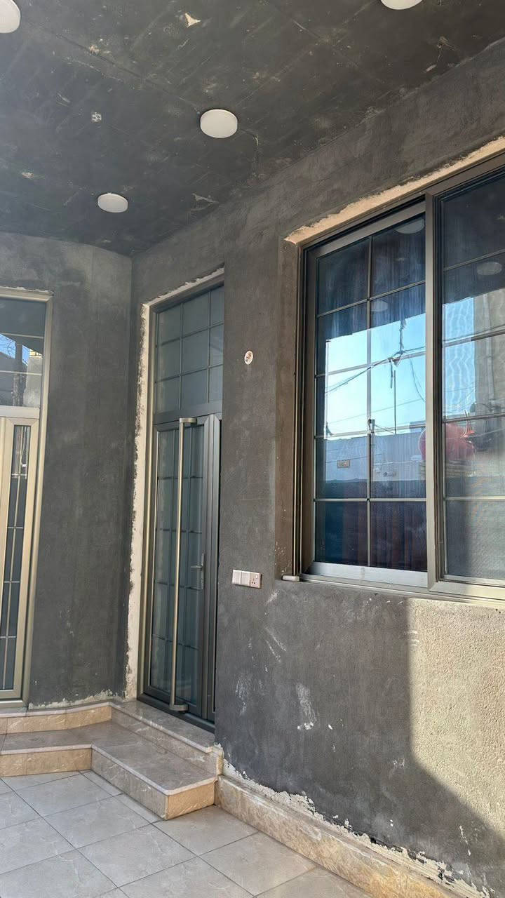 🔖 AG 359

🏡 دار مميزة للبيع – شارع النيل

📍 الموقع: شارع النيل – ثاني بيت
📐 المساحة: 200م²
📏 الواجهة: 10م

🏠 تفاصيل الدار:

🔹 الطابق الأرضي:
▫️ استقبال: 4 × 8م
▫️ صالة أمامية: 4 × 5.25م
▫️ مطبخ: 4 × 4.25م
▫️ غرفتان نوم: 5 × 4م لكل غرفة

⬆️ الطابق العلوي: نفس توزيع الطابق الأرضي

💰 السعر: 500 مليون
🤝 قابل للتفاوض

📞 للتواصل:
📞 للتواصل 
***********
اسامه ابو مصطفى 
‏تابع قناة أعمار للعقار في واتساب: https://whatsapp.com/channel/0029Vb7TVNn2ZjCuSde4pu1L
قناه تلكرام 
https://t.me/EmarAqar
***********
