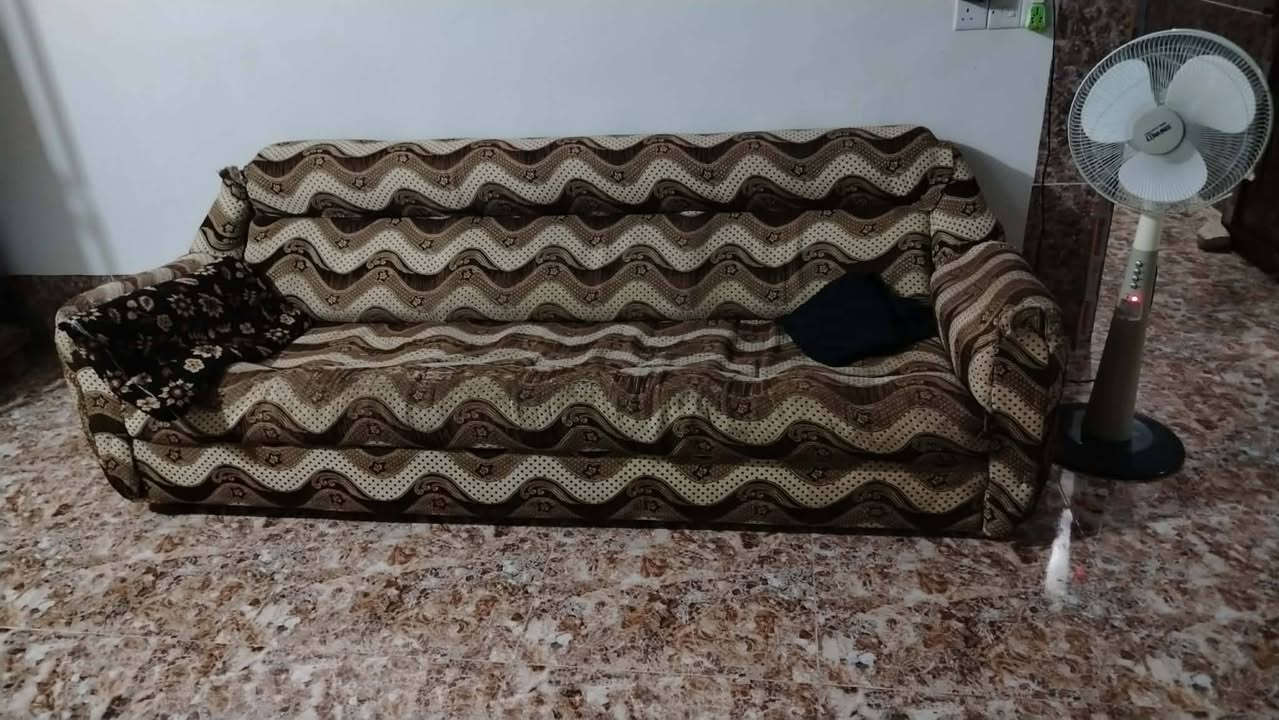 سلام عليكم مكلف ب النشر طاخم قنافه للبيع السعر 50.)    ***********
