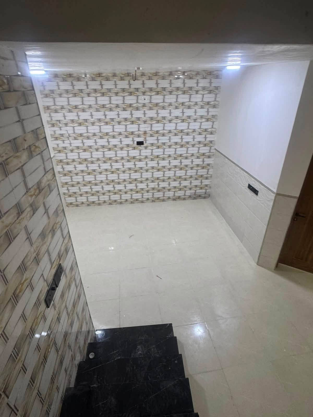 دار للبيـــــــــــــع.... 
بابل / حله ابو غرق حي المرتضى مقابل المدرسه .... 
ـــــــــــــــــــــــــــ
طابــــــــو ملك صرف  // .... 
بمســـــــــاحه //150م 
والبناء جــــــــديد وغير مسگون والتسليم فوري.... 
ـــــــــــــــــــــــــــــــــــــــ
غرفتيــــــــــن نوم صالــــــه هـــــــول
 مطبـــــــــــخ صحيات خارجية وداخليه طارمـــــــــه مناور...  
ــــــــــــــــــــــــــــــــــــــــــــــــ
عقارات بوابة بابل 
***********

***********
