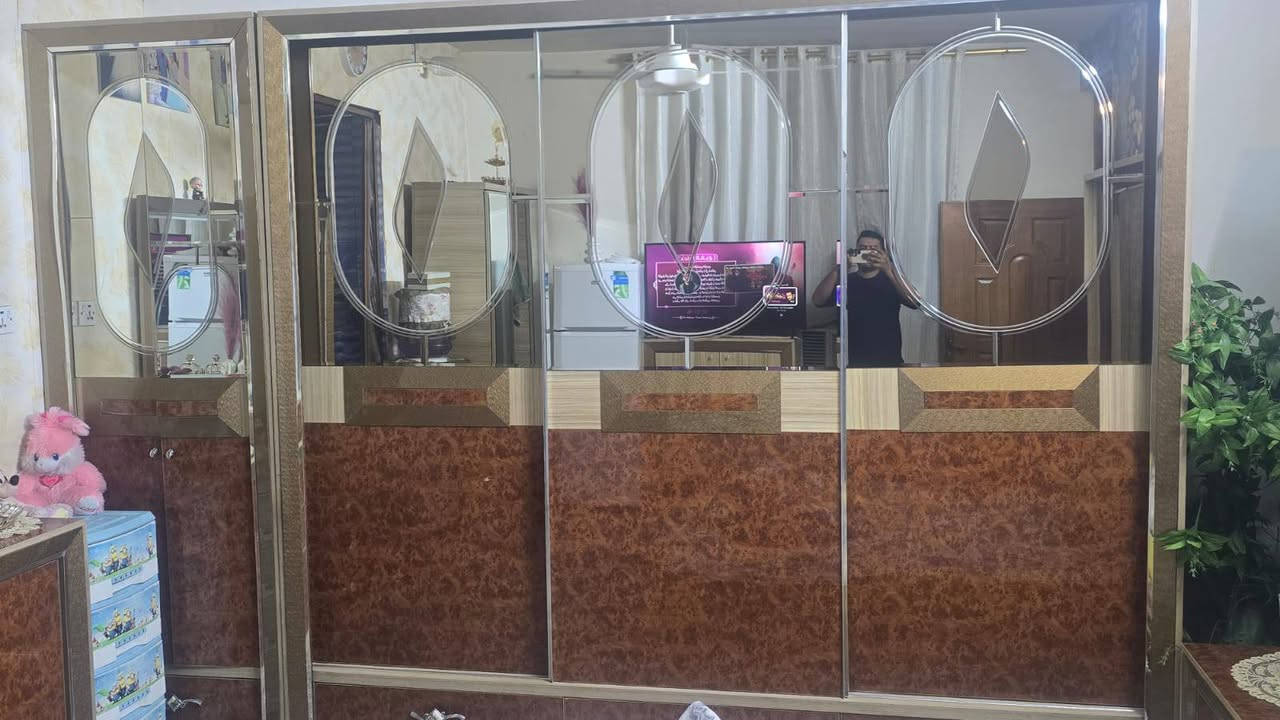 اسلام عليكم غرفه تركيه درجه اولا تكمه واخت الجديده صبغها كله حراري 9قطع سعرهاا مليون و250 الف رقم مكاني بغداد الهاتف ***********
