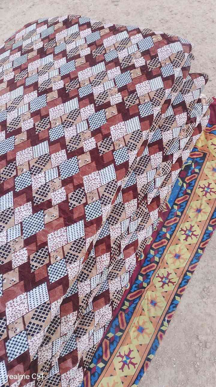 دوشك قطن درجه اولى نظيف جدا عدد (8 قطع ) 
سعر القطعه( 20) الف المكان .نجف للتواصل.
***********

نص مكتوب في الصور:
- realme C51