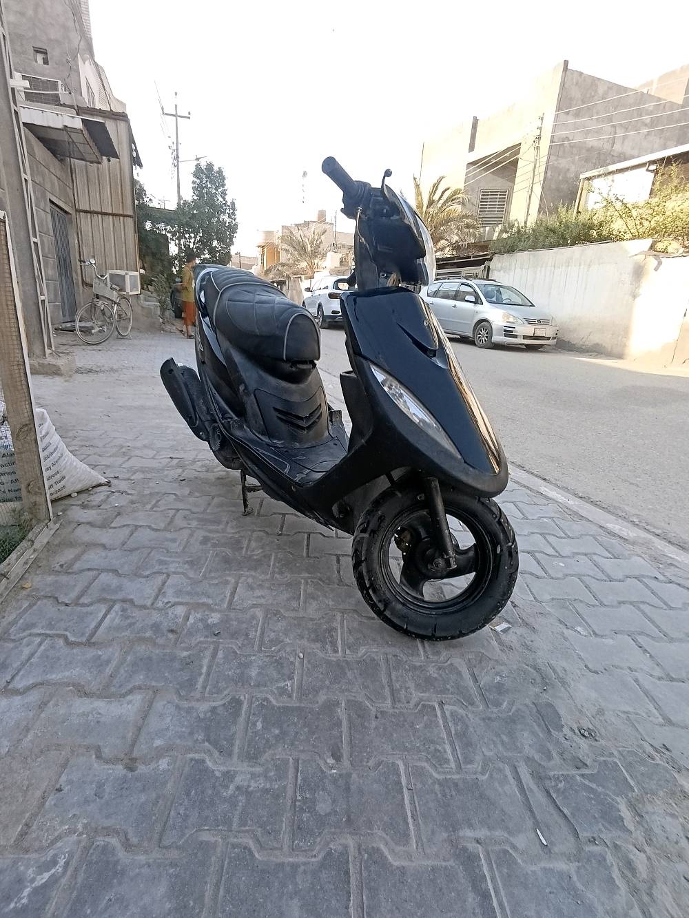 ماكس عدله كلمه من كلشي نقصها باتري بس الدراجه مفتوحه مره واحد بوشه 49 بيها سلف رياض اصلي وقبق ار جي اس هندر واحد شرط الدراجه نضيفه ملاح حلو كلشي ما ناقصها بس باتري كهربايت شغاله سعرها 525 وبيها مجال مكاني المطيحه