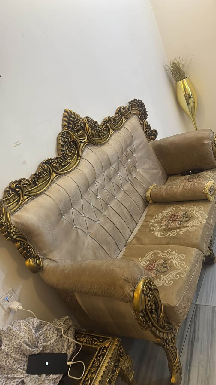 مرحبا عندي تخم وبوفيه***********
