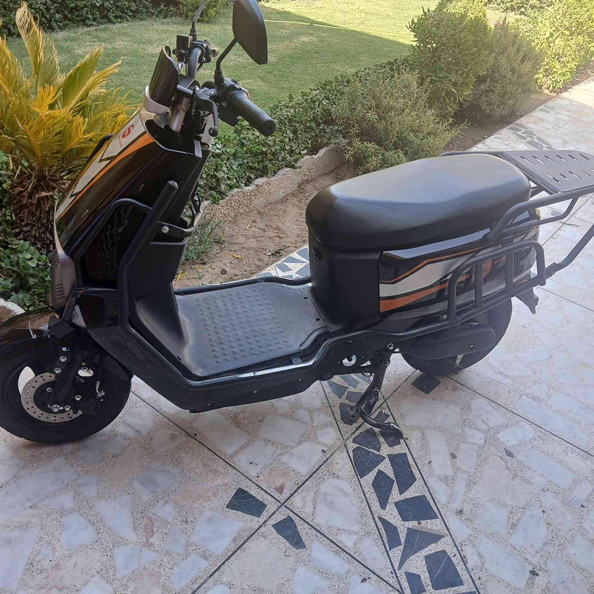دراجه شحن للبيع ما مبدل بيه اي شي ع نفس حطته من أخذته سعر ٧٠٠ وبي مجال المكان بغداد الجديده *********** موجود واتساب
