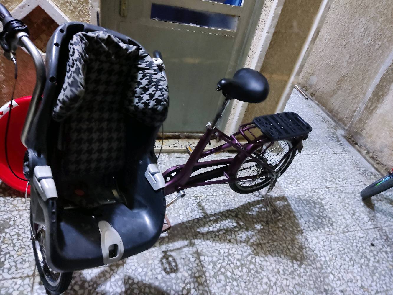 السلام عليكم بايسكل برجستون وية كاسحة وكرسي سعر 150 الف وبي مجال الحسينية شارع دكتور جعفر 
الرقم 7742922637