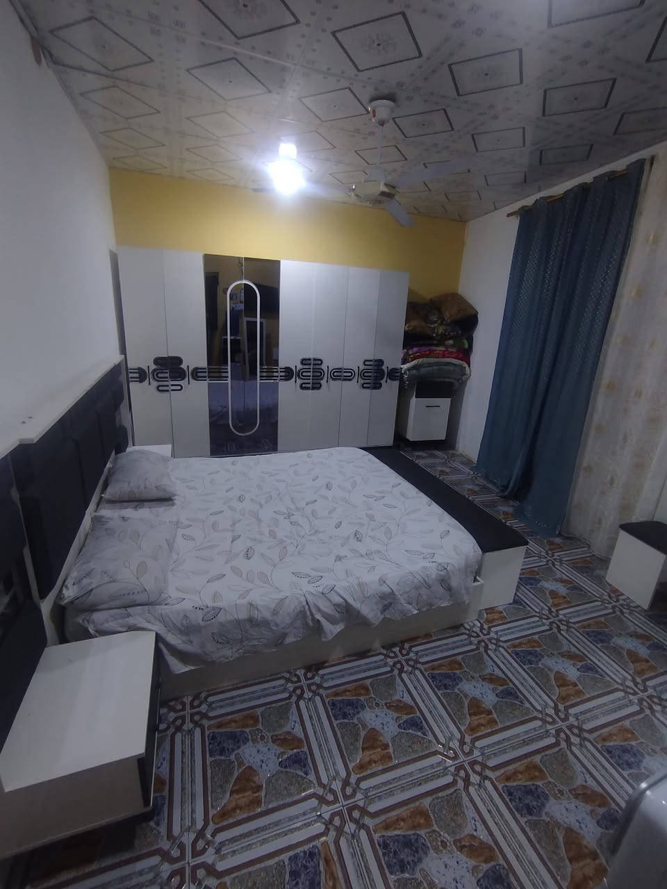 🏠 بيت تجاوز للبيع – الزبير

تعلن عقارات الموسوي عن توفر بيت تجاوز للبيع، بمساحة 200 م²، والبيت مرتب وجاهز للسكن.

🔹 يتكون من:
• غرفتين
• هول كبير
• مطبخ مفتوح
• حمامات
• حوش كبير
• كراج للسيارة
• أرضية سيراميك
• سقف جينكو + سقف ثانوي
• ماء وكهرباء
• الحوش سبابة

💰 السعر: 30 مليون قابل للتفاوض

📞 للاستفسار/***********
***********

📍 عنوان المكتب:
عقارات الموسوي – الزبير – المربد الجديد – شارع المستوصف
