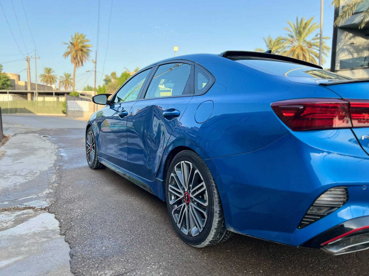 السلام عليكم
KIA FORTE  GT2024  (1600T) 
الفئة : GT اعلى فئة مواصفات واداء ماكو اعلى
الضرر : حادث مكانين بارد وصار بيهه باب خلف السائق بالعراق بعده ع وضعه بدون صبغ بدون تبديل كفالة عامة
المواصفات :
1- اربع رادارات امامي خلفي جانبي رادار
2-الحفاظ على المسار
3-رادار النقاط العمياء
4-رادار تفاعلي يتحكم بمدى الابتعاد او الاقتراب من السيارة الي امامها
5-نظاك فرملة الطوارئ (تضرب بريك بوجود اي خطر)
6-ويل حجم 18 رياضي
7-كامرة خلفية دوارة
8-كشن السائق كهربائي
9-الكشنات الامامية تدفئة وتبريد
10-كشنات جلد مع شعار GT
11-اوتو هولد
12-بريك بصمة
13-تبريد قطعتين خلفية مع منفذ شحن خلفي
14-نظام صوتي فاخر هارمن كاردن
15-شحن الهاتف لاسلكيا
16-اضاءة LED 
17-فتحة سقف
18-شفتات ستيرن رياضي
السيارة بعد بيها هواي مواصفات معروفة ال GT
ممشى السيارة 37 الف مايل
*********** واتساب 
***********
 ***********
عنوان السيارة بغداد الدوره
