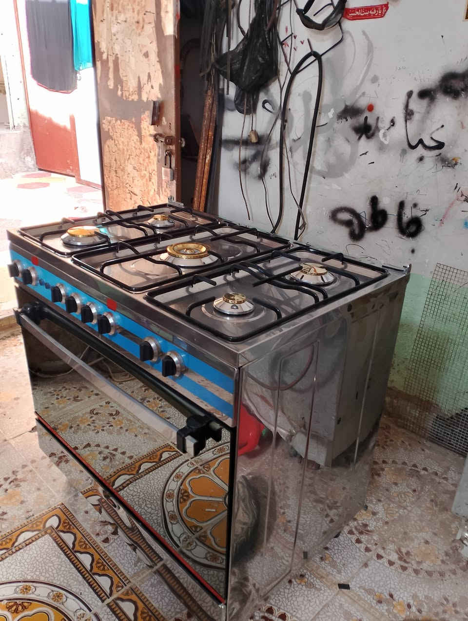 طباخ فرش الباب الاول للبيع شرط الشغل نار زركه العنوان سوق الشيوخ الحسائيه اتصال ***********
