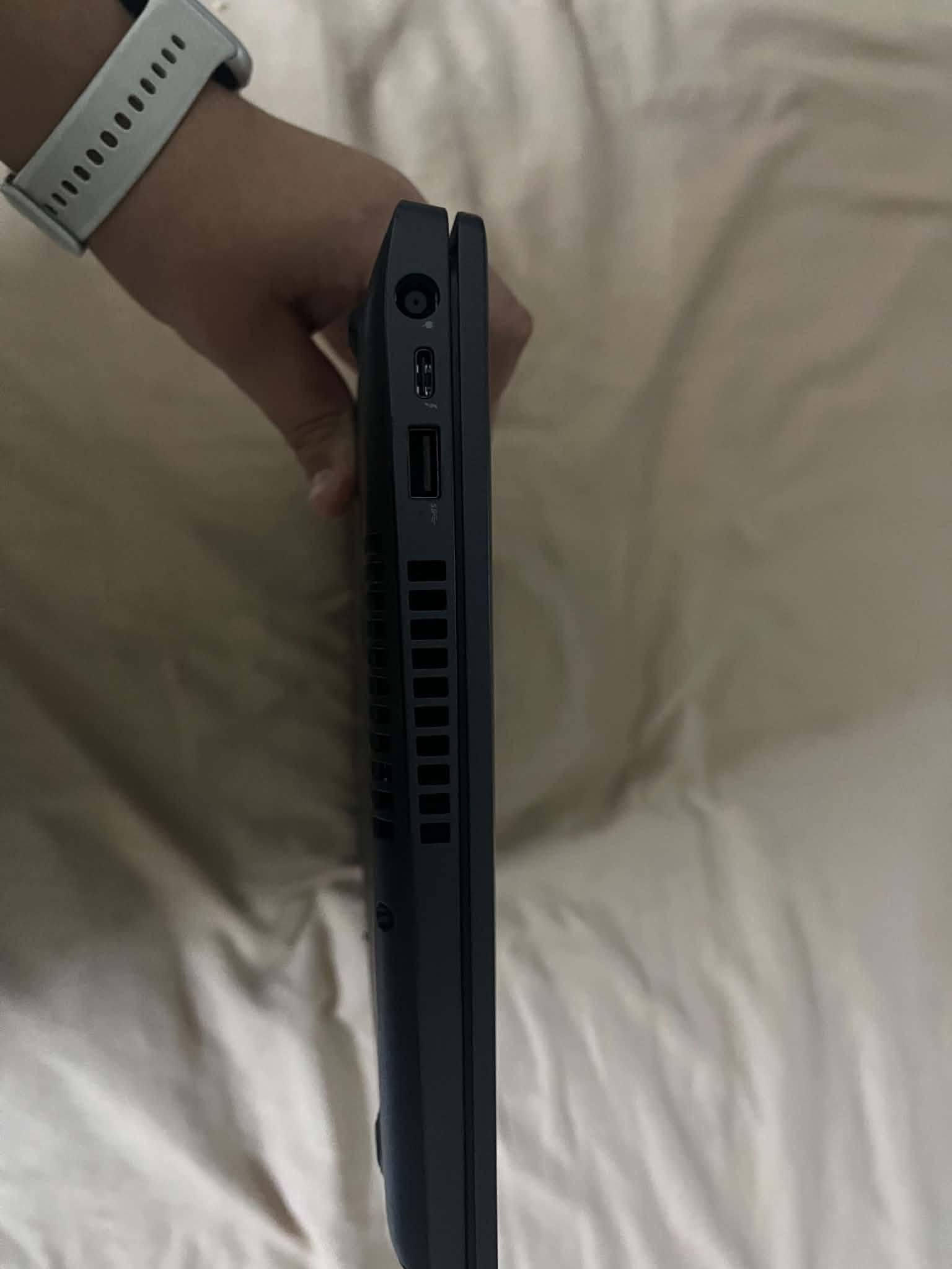 حاسبة dell
حجم الشاشة 14

Ram16g

Ssd256

المعالج core i7 الجيل 9

 البطارية بحالة جيدة
سنة التصنيع 2019
كرت الشاشة Share
الموديل 5401
لتواصل ***********

السعر 600 الف
