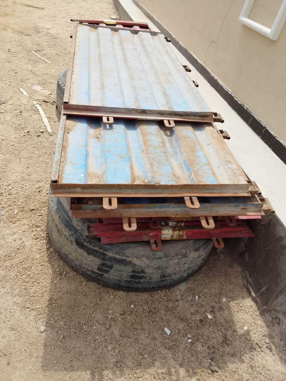 السلام عليكم جناب للبيع رتفاعه 95 طول 12/50 + تطواله للاستفسار (*********** مكان بصره اني مكلف بل نشر
