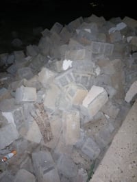 عندي كرده بلوك لبيع مع رمل بحي الجوادين مقابل الحولي يم الترتان 077014...